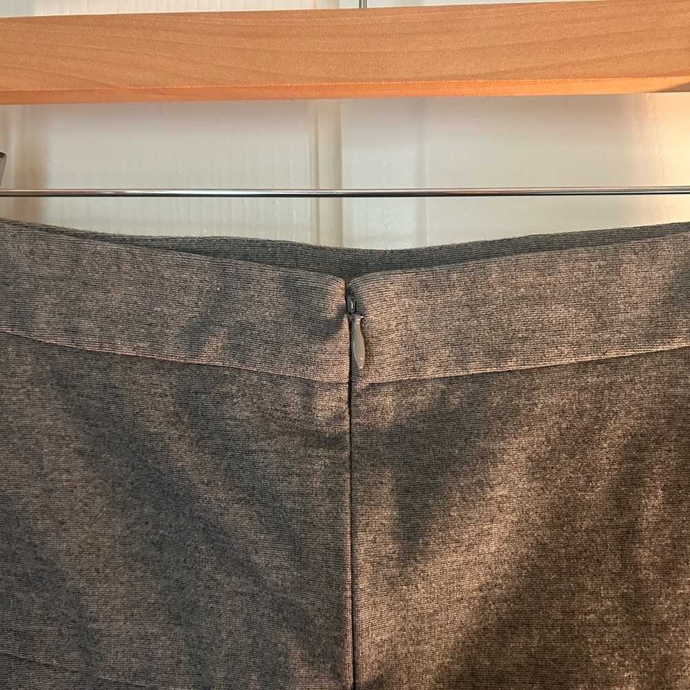 Banana Republic Fit and Flare Grey Mini Skirt Size 8 - Picture 4 of 7